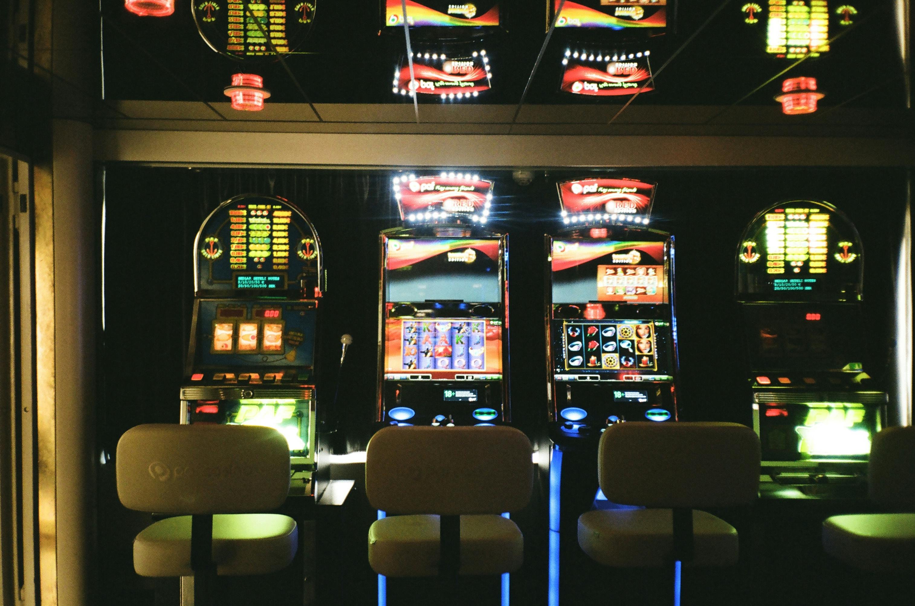 gobertoto login mobile app home screen showing slot games and live casino options